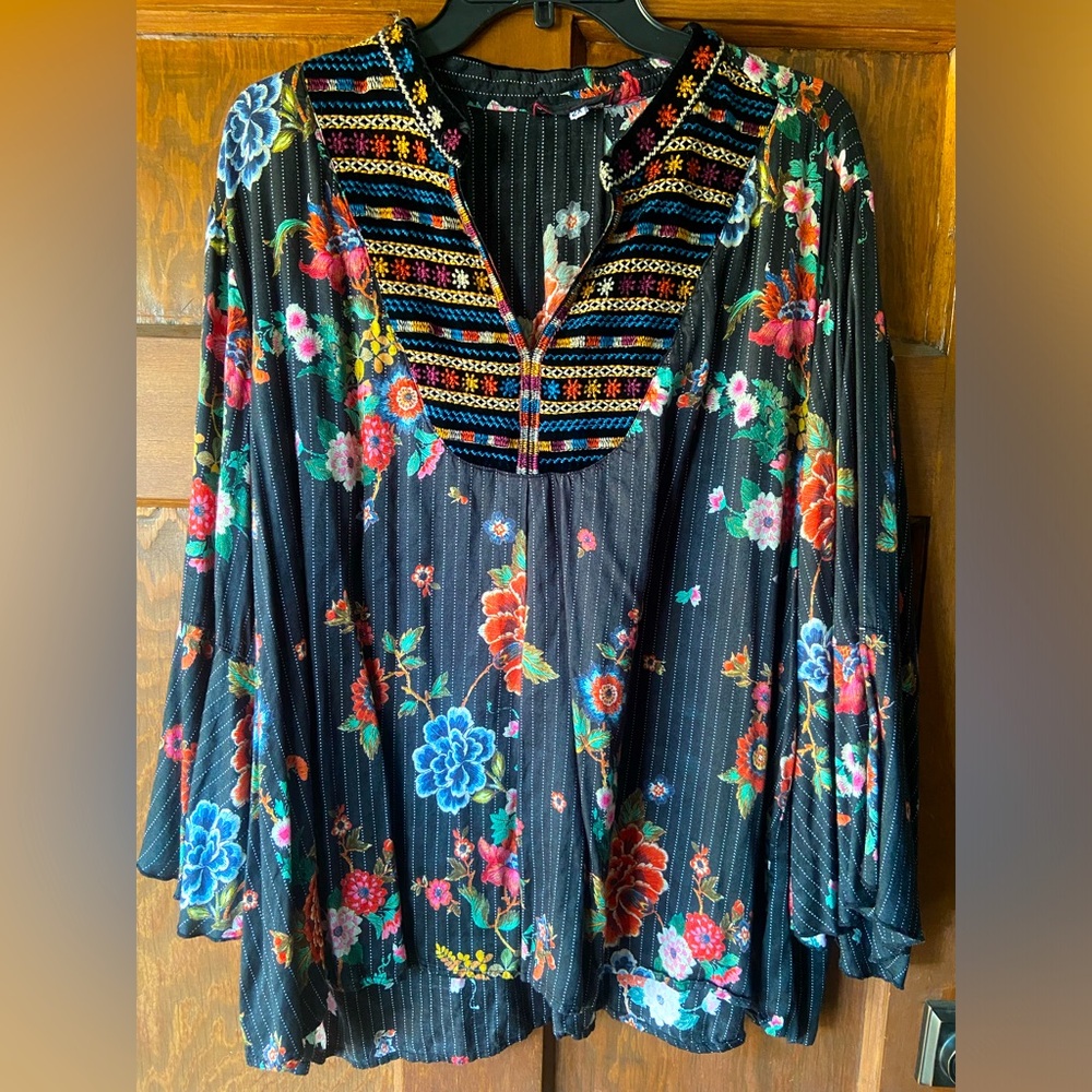 JOHNNY WAS 2X floral viscose top. Beautiful embroidery.